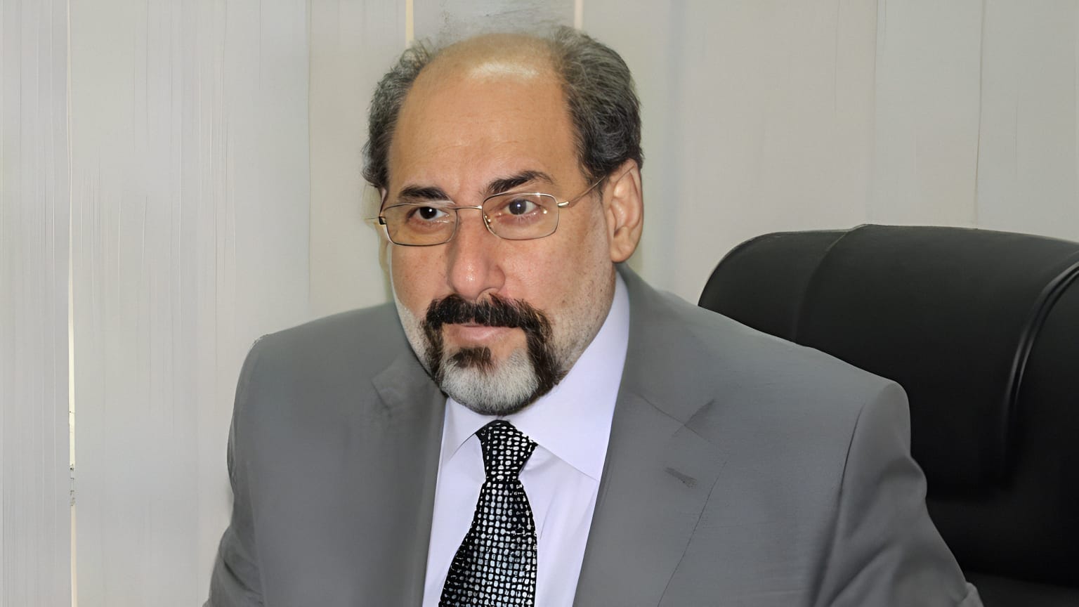 القول السديد..في شعر وادب السنيد...قصيدة المهجر الشاعر حسن السنيد