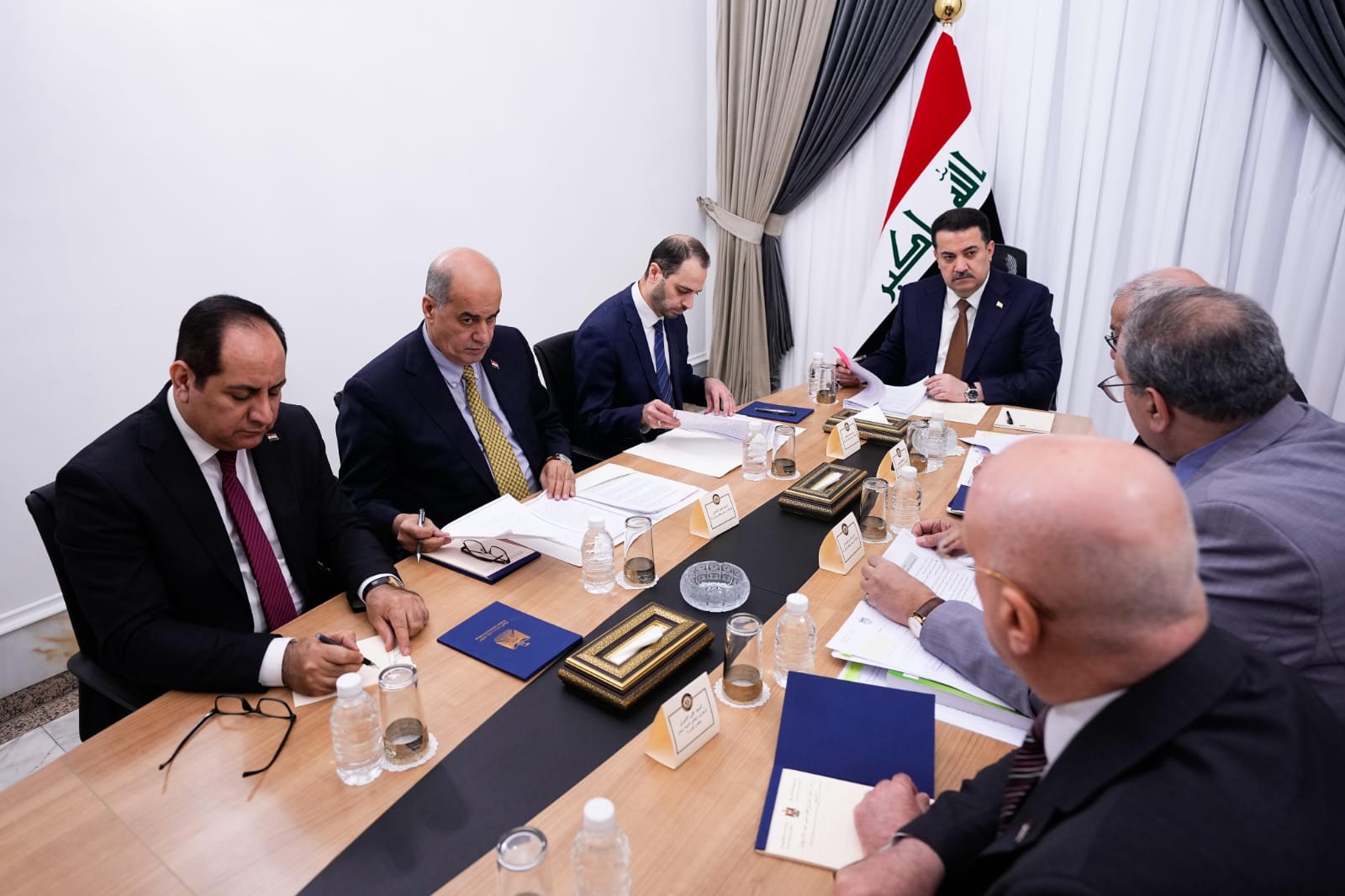رئيس مجلس الوزراء السيد محمد شياع السوداني يترأس اجتماعاً لمناقشة الإطار القانوني لمشروع طريق التنمية