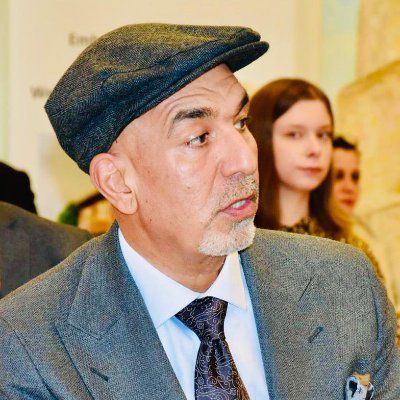 (الف وجه)   بقلم رياض الفرطوسي..