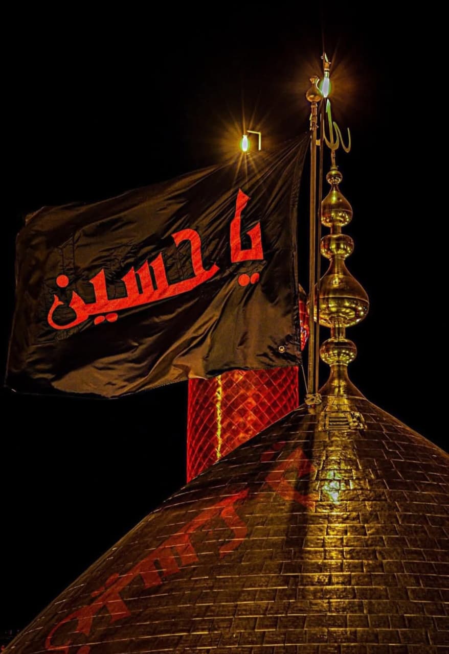 العتبة العلوية تستبدل راية قبة مرقد الامام علي  ايذانا ببدء شهر محرم الحرام