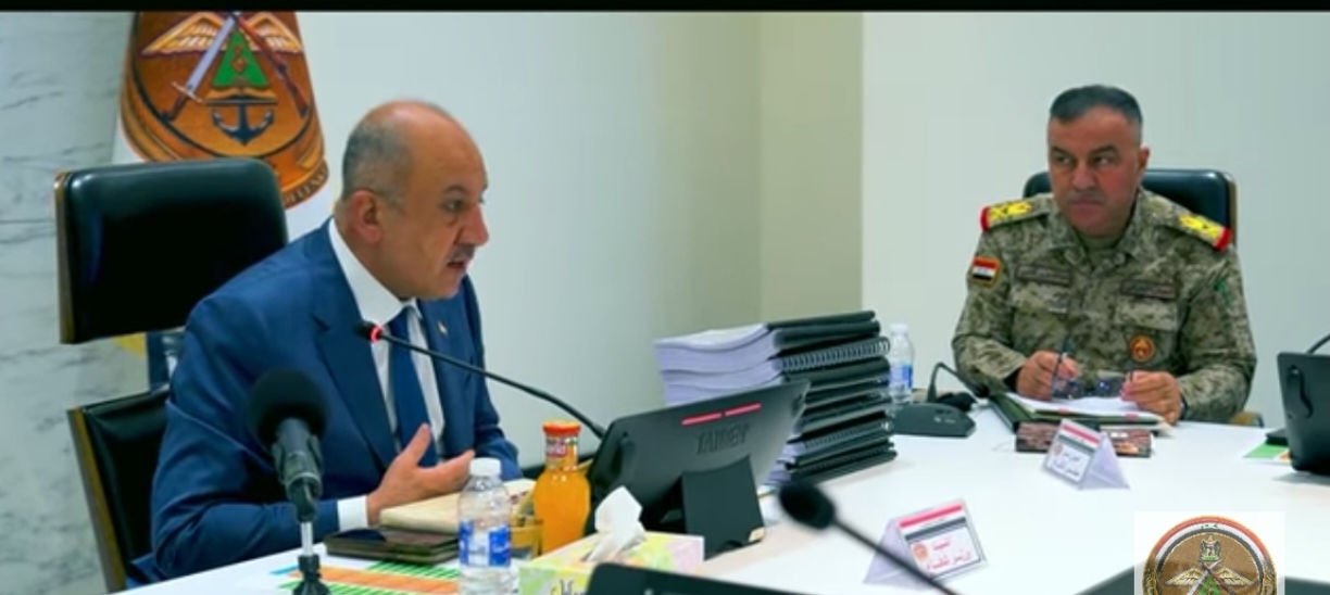 وزير الدفاع يترأس جلسة مجلس الدفاع الخاصة بترقية الضباط لجدول تموز 2025