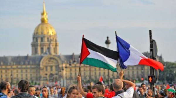 الشعب الفرنسي يتضامن مع الشعب الفلسطيني بمظاهرات عارمة ترفض الحرب و الاستعمار