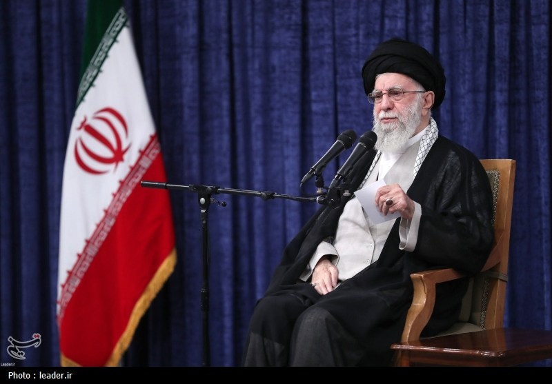 السيد الخامنئي: الله تعالى ضمن النصر للشعب الإيراني  ويجب أن لا  يفلت المجرمون من العقاب..