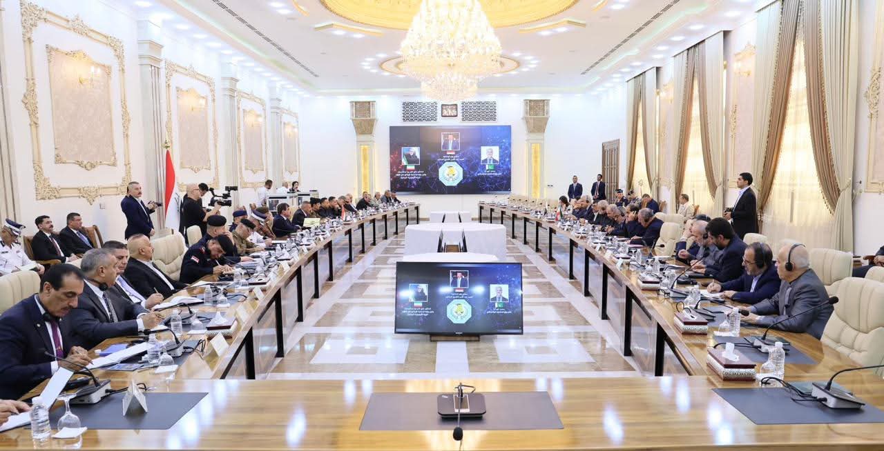 خلال لقائه نائبي وزيري داخلية إيران وباكستان.. وزير الداخلية يؤكد أن الشعب العراقي يفخر ويتشرف بخدمة زائري الأربعين
