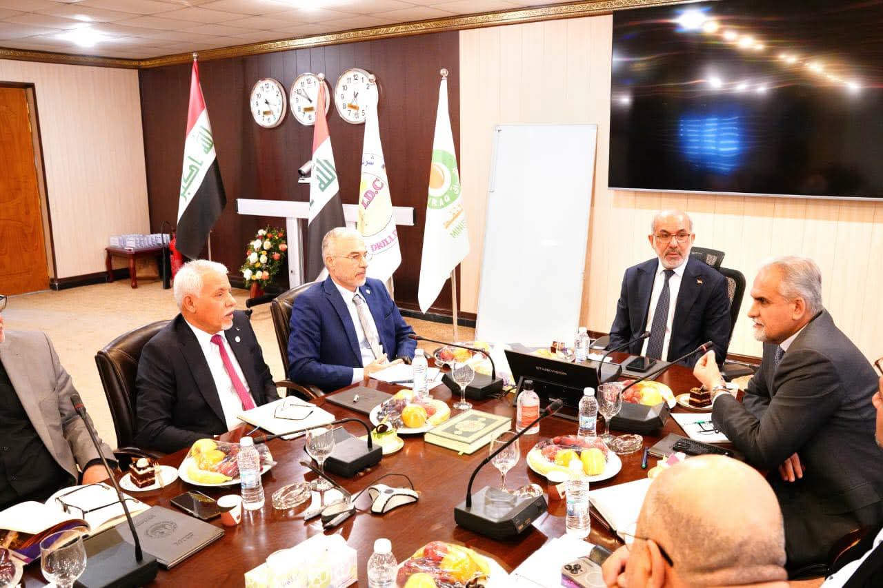 وكيل وزارة النفط  لشؤون الاستخراج  يترأس اجتماعاً لدعم وتوسيع نطاق عمل شركة الحفر العراقية..