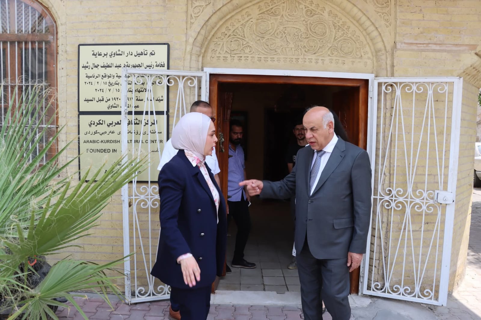 وزير الثقافة والسياحة والآثار يتفقد بيت الشاوي التراثي تمهيدًا لافتتاحه