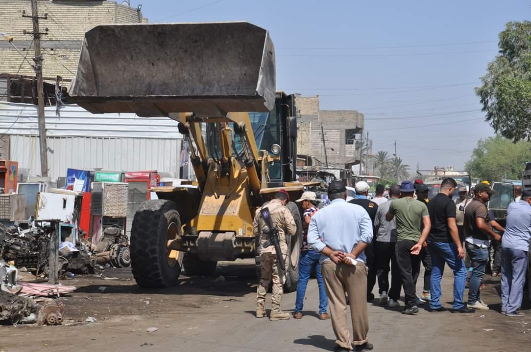أمانة بغداد توجه.. بإزالة بعض البيوت المتجاوزة على ارصفة بغداد