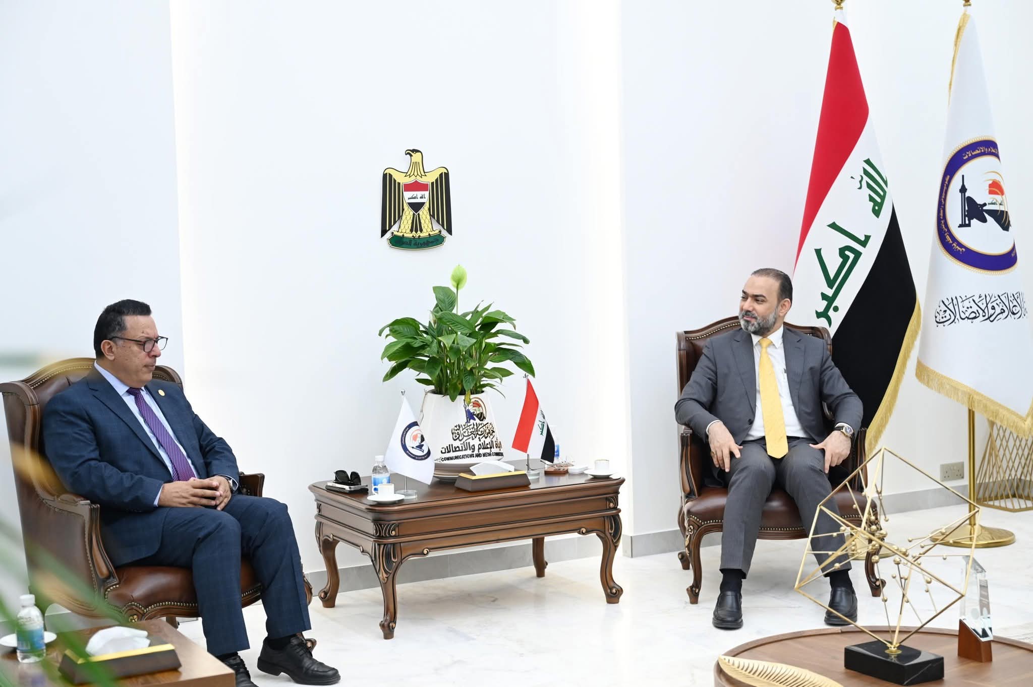 رئيس هيأة الإعلام والاتصالات يلتقي رئيس اتحاد مجالس البحث العلمي العربي ويبحثان التعاون المؤسسي والعمل المشترك