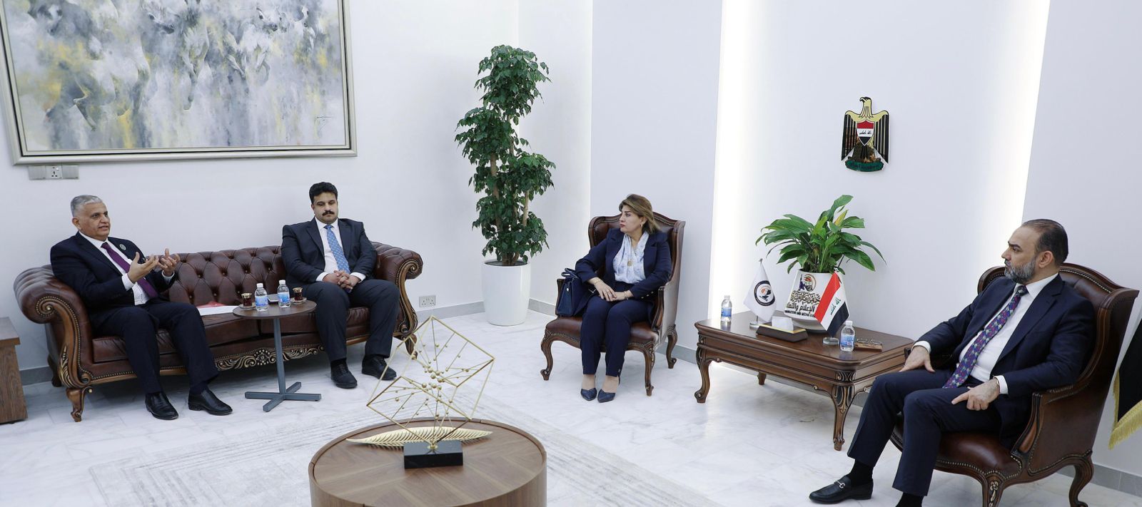 رئيس هيأة الإعلام والاتصالات  يبحث مع اللجنة الدائمة للأقليات، تعزيز الهوية الوطنية الجامعة عبر تكامل الخطاب الإعلامي وتنوعه