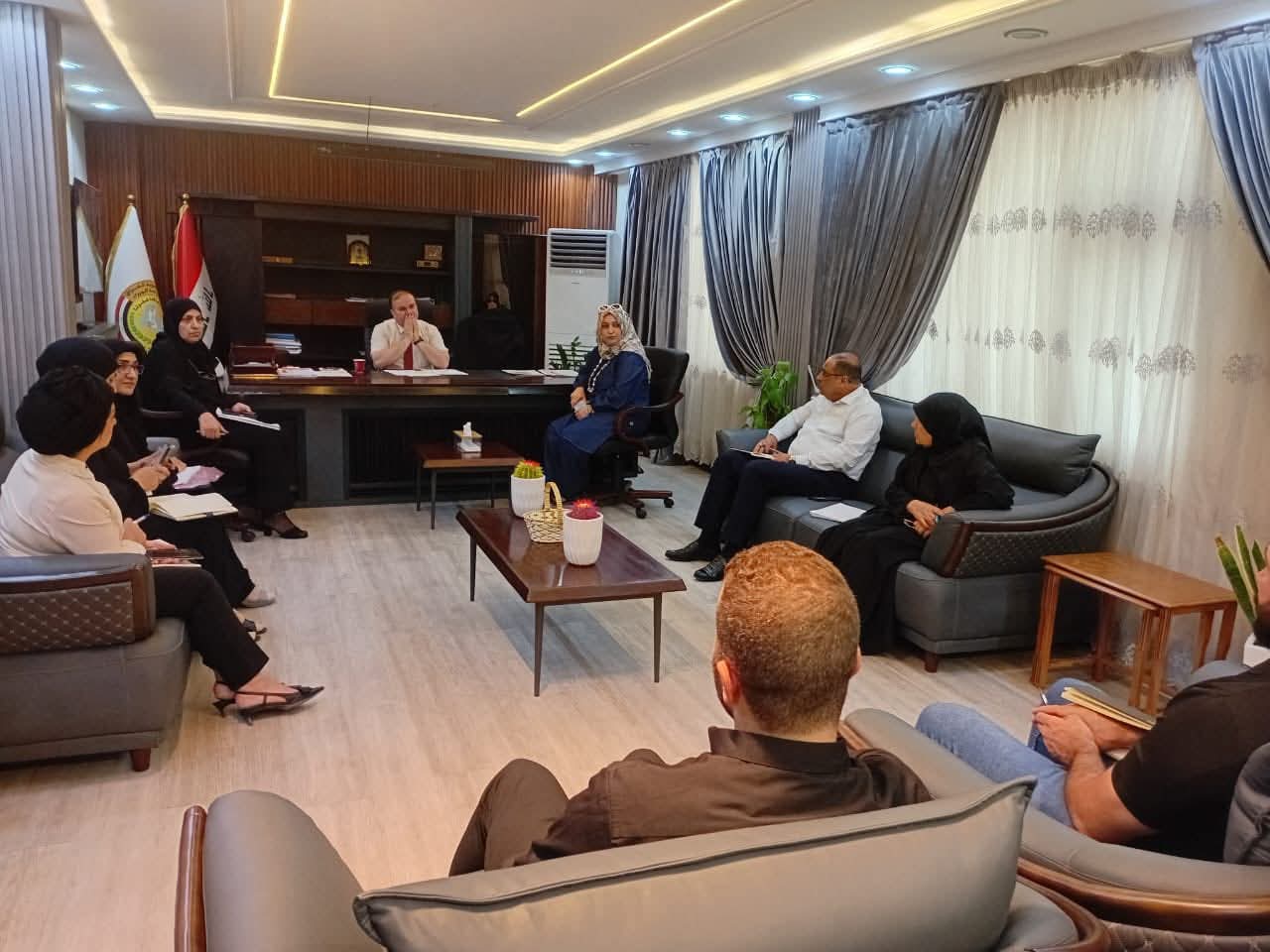 لتخفيف العبء على ذوي الشهداء.. مدير عام الدائرة الإدارية والمالية يعقد اجتماعًا موسعًا مع ممثلي الشركة العالمية للبطاقة الذكية