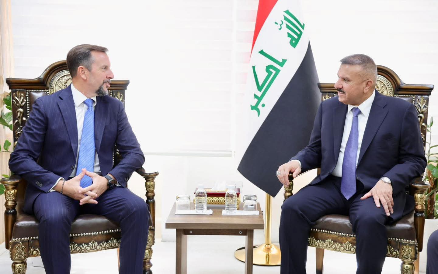 وزير الداخلية يلتقي السفير الإيطالي لدى العراق ويبحث معه تعزيز التعاون الثنائي بين البلدين الصديقين