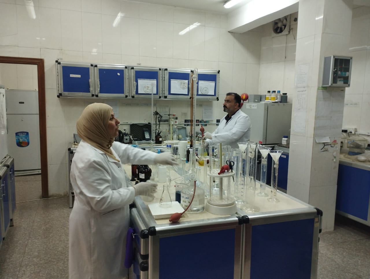 بيئة النجف تشكل فريق عمل و تسحب نماذج من المصادر المائية و مشاريع المياه على نهر الفرات