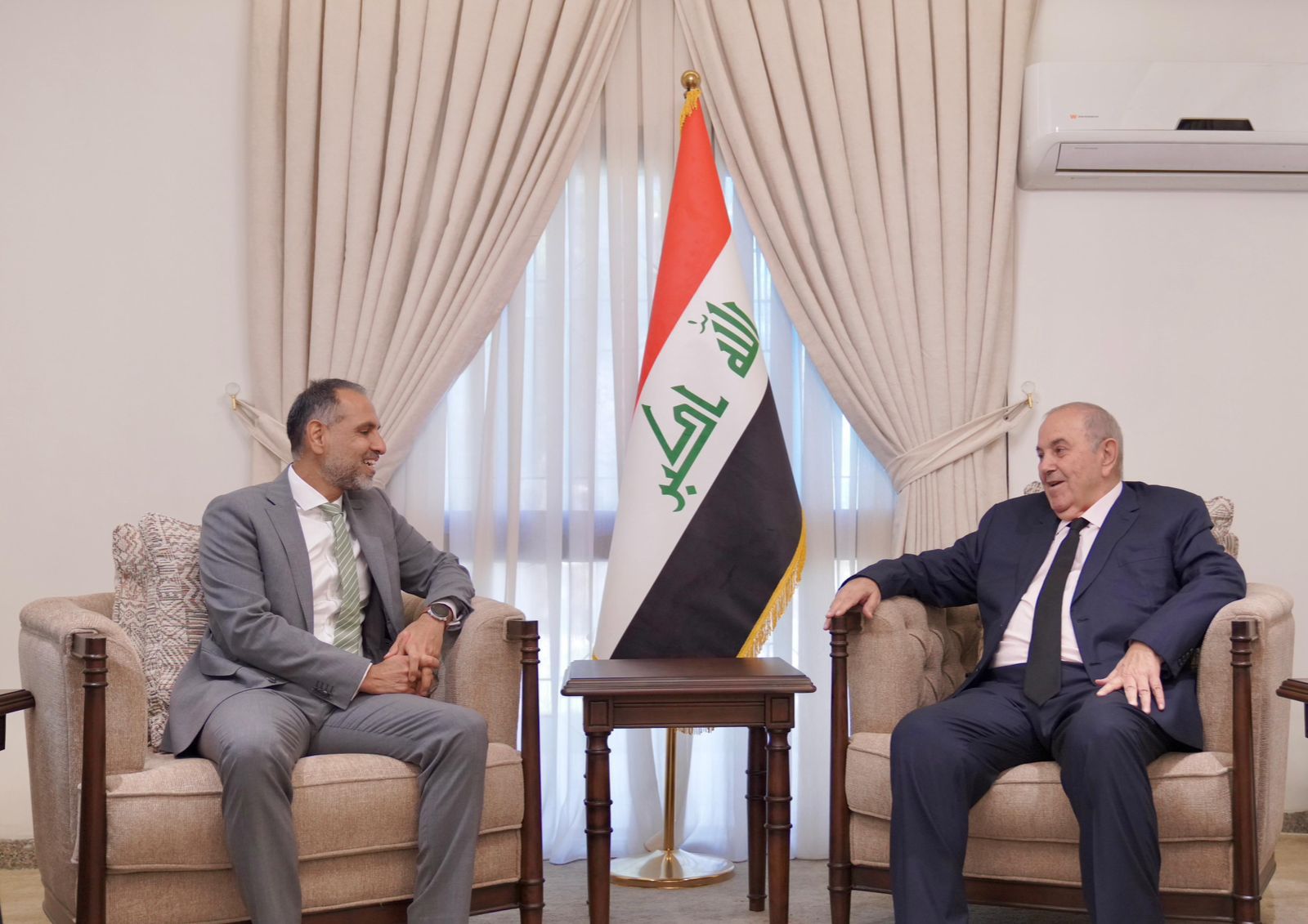 د اياد علاوي يستقبل سفير المملكة المتحدة في العراق
