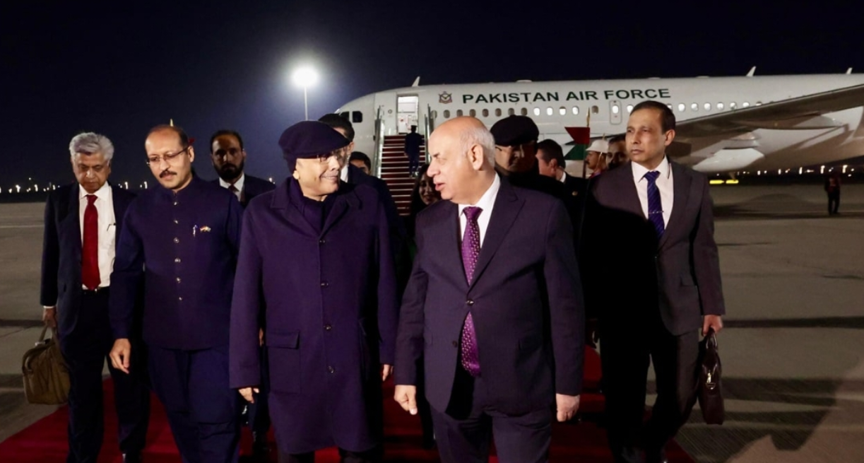 الرئيس الباكستاني يصل إلى بغداد