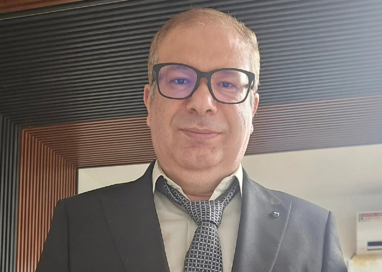 تدريسي في جامعة الكوفة يصدر مؤلفًا تخصصيًا في تصميم و تنفيذ الوصلات بالمنشآت الحديدية