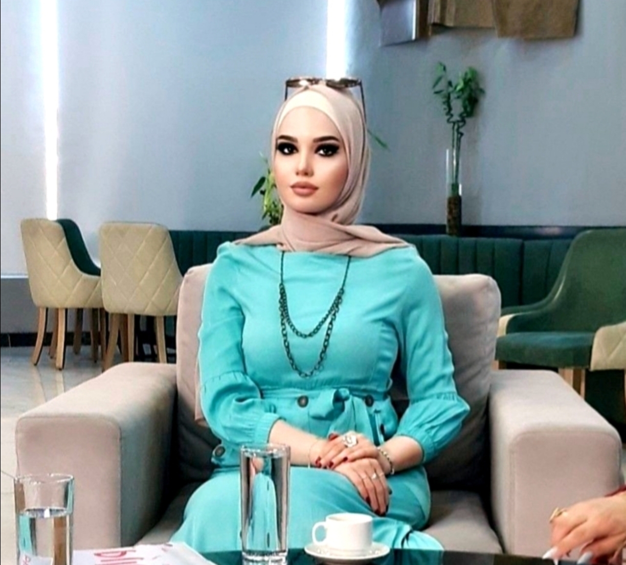 خلود كريمو: "العالم يحتاج لثورة تقودها أنثى شاعرة " حوار حين يصبح الفن ضرورة، قراءة بفنها الأدبي والتشكيلي