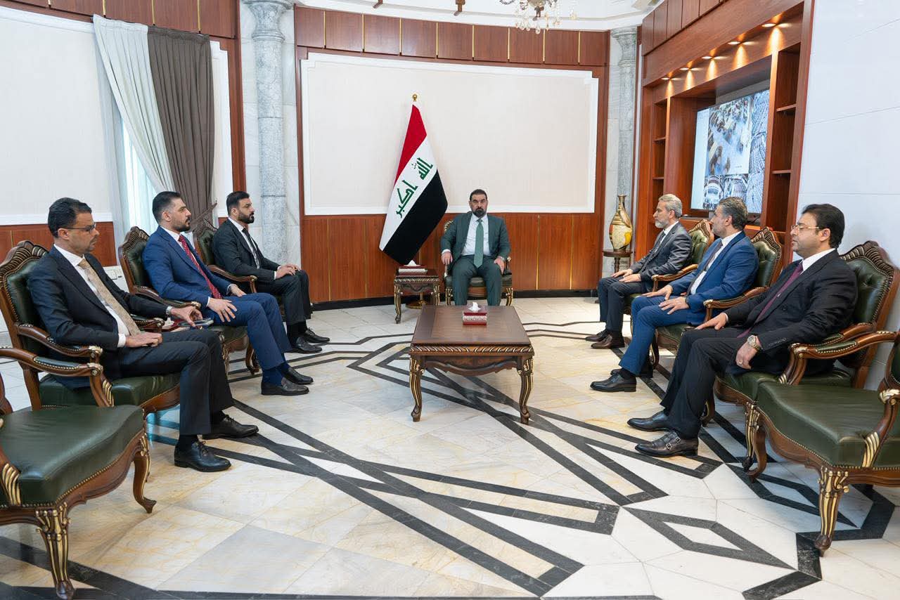هيأة الإعلام والاتصالات تبحث مع رئاسة مجلس النواب تعزيز الغطاء التشريعي ودعم دورها الرقابي في تنظيم القطاع الإعلامي