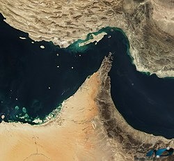 مخاوف على الرواتب في العراق مع تصاعد التوترات وإمكانية إغلاق مضيق هرمز