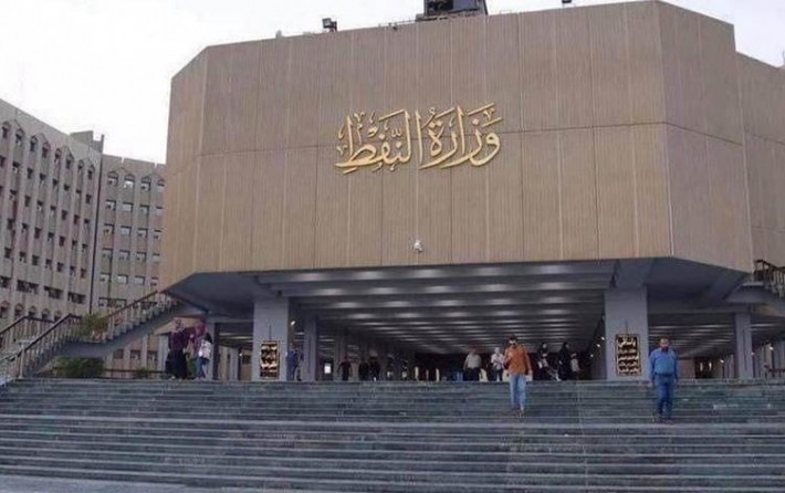 وزارة النفط العراقية تبدأ تصدير النفط الأسود عبر الحدود مع سوريا وتحقق عوائد مرتفعة في مارس