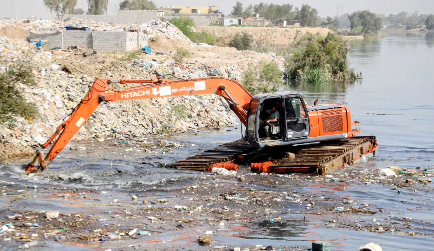 الموارد المائية: أعمال كري وتطهير نهر ديالى في بغداد لإستيعاب الموجات الفيضانية وحماية المناطق المحيطة