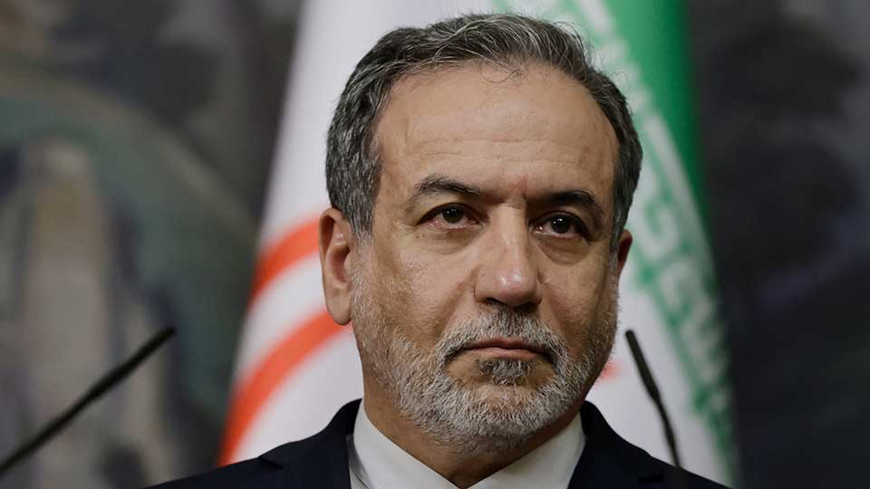 عراقجي: مستعدون لوقف العمليات الدفاعية إذا توقفت الهجمات وإتاحة مرور آمن في مضيق هرمز لمدة أسبوعين