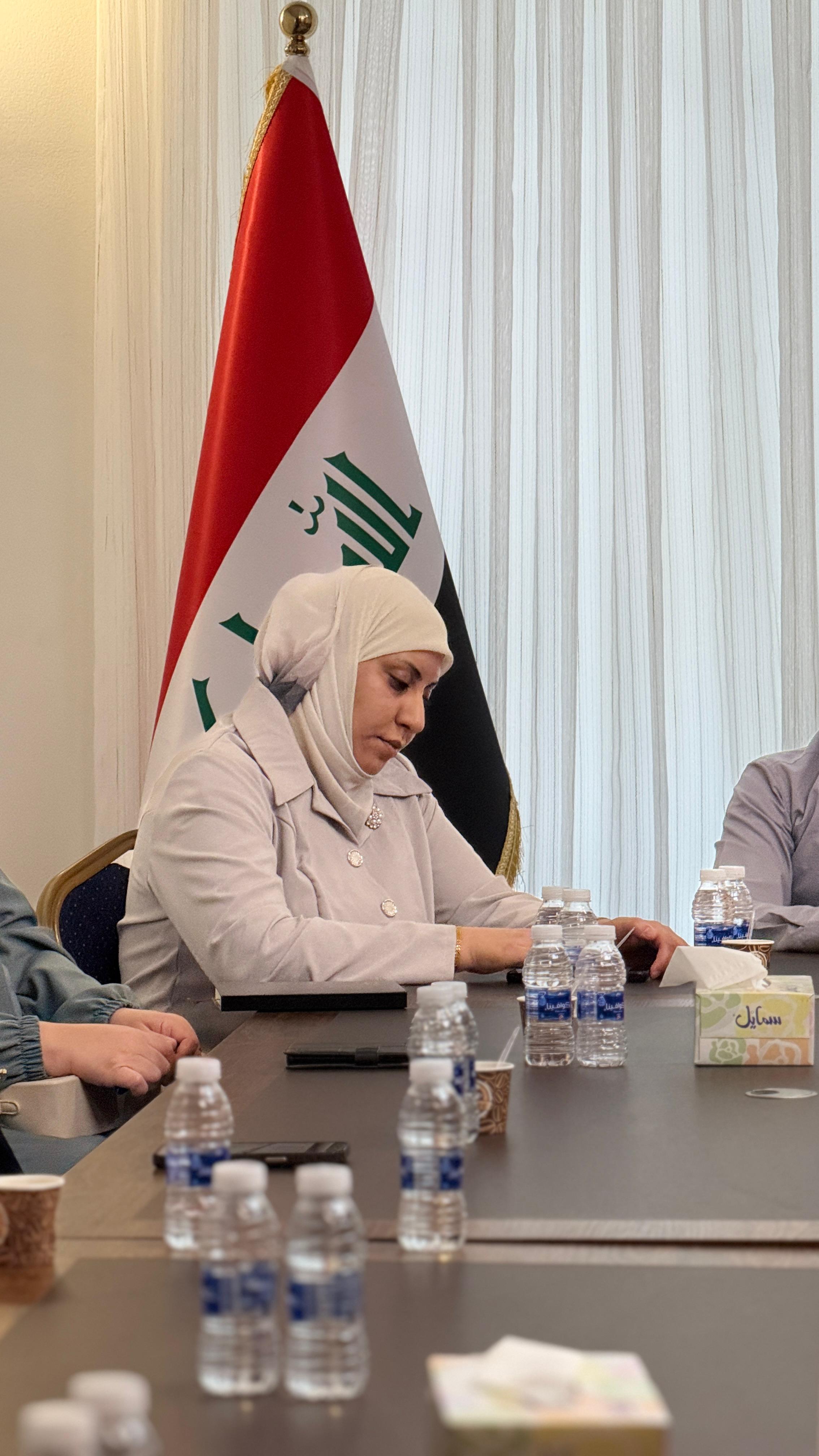 حين تصبح القيادة رسالة تنوير لا مجرد منصب.... المدرس المساعد هند كطران الطائي مثالًا وقدوة..