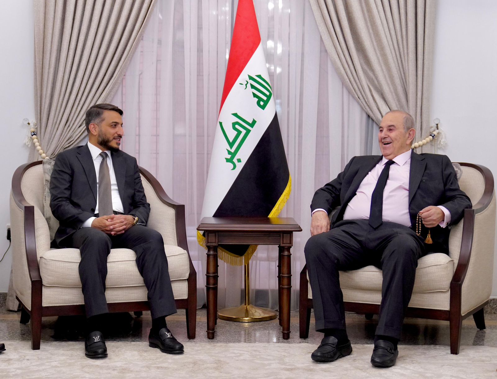 علاوي يؤكد دعم الحكومات المحلية خلال استقباله محافظ النجف..