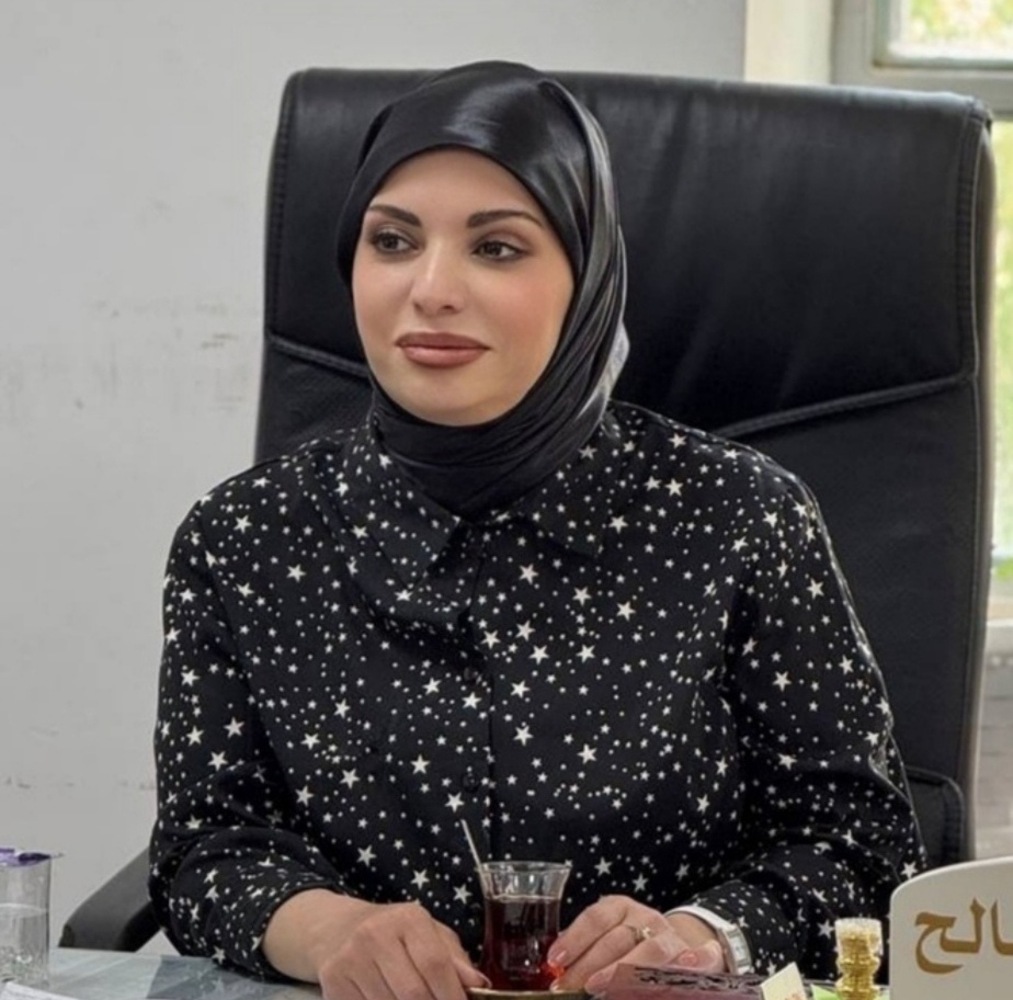 في غياب الضابط الأخلاقي.. كيف تهاوت هيبة الكلمة الحقيقية أمام قاع الشهرة وتجارة الفضائح..