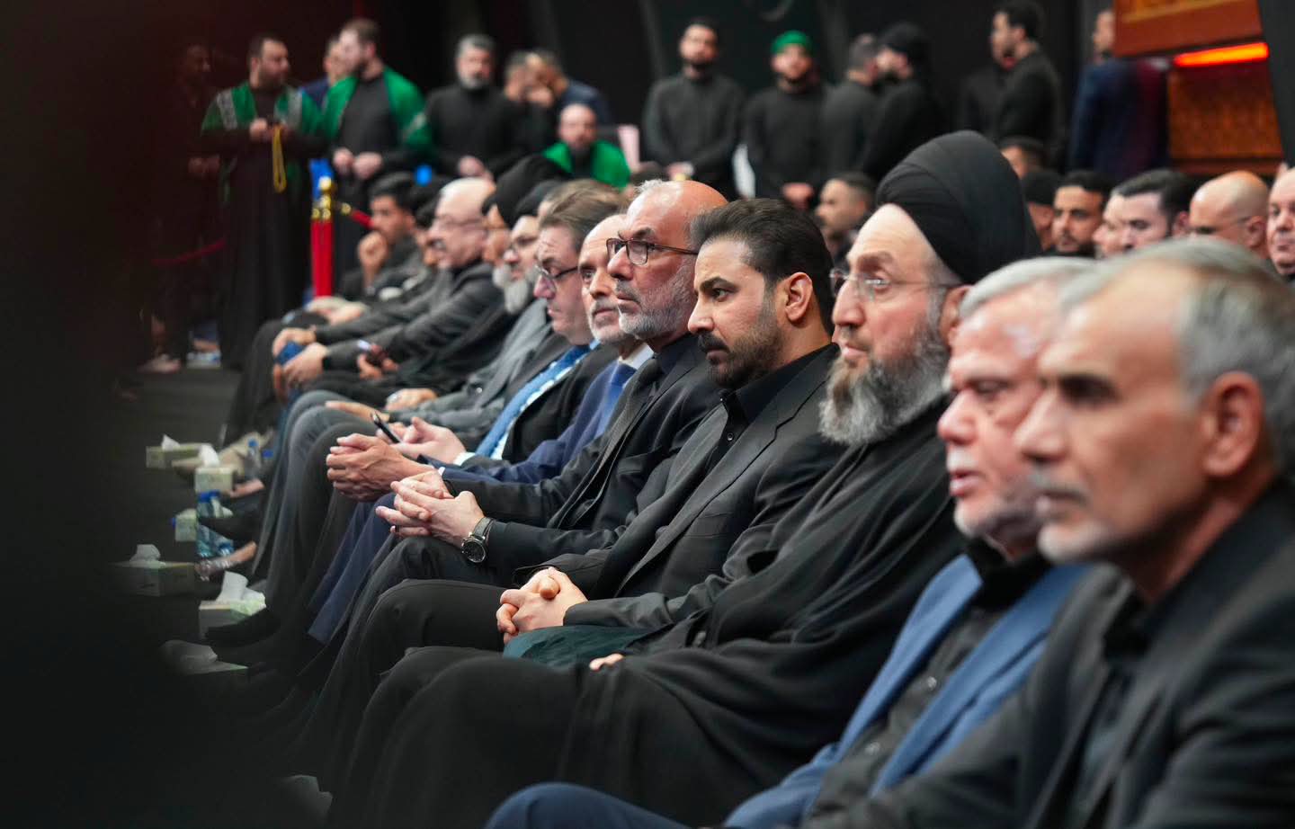 رئيس الوزراء يشارك في مجلس عزاء الإمام الحسين (ع) الذي أقامه السيد عمار الحكيم..