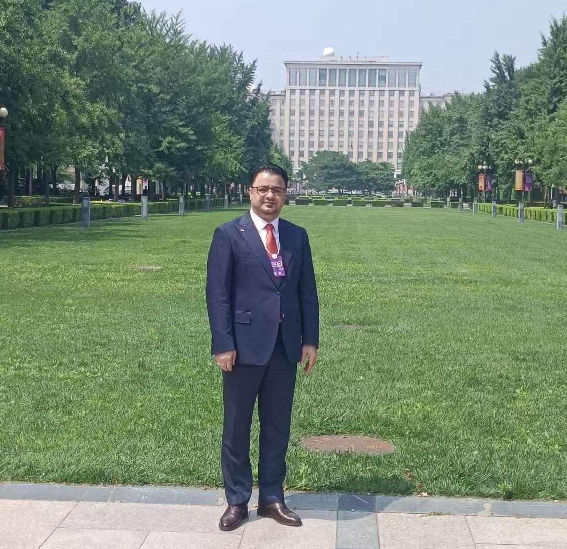 القائم بالأعمال العراقي في بكين يشارك في منتدى السلام العالمي ويؤكد أهمية الحوار لمعالجة القضايا الدولية