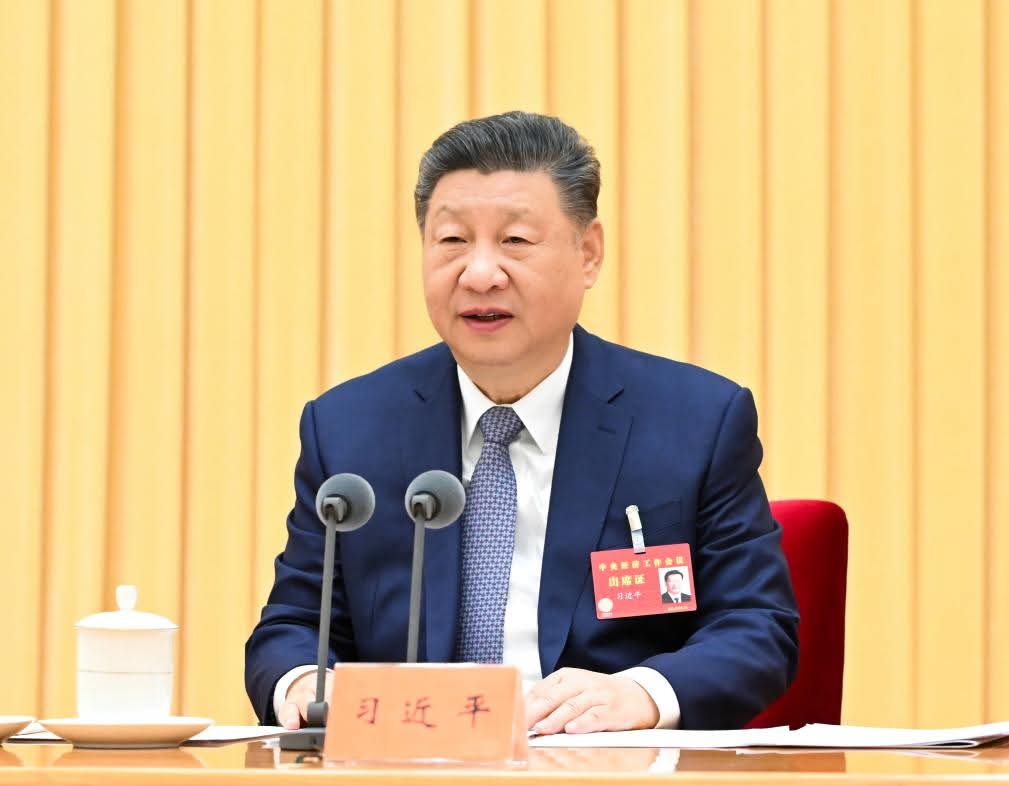 شي جين بينغ يكرّم رواد البحث العلمي ويؤكد تسريع بناء الصين كقوة تكنولوجية عالمية..