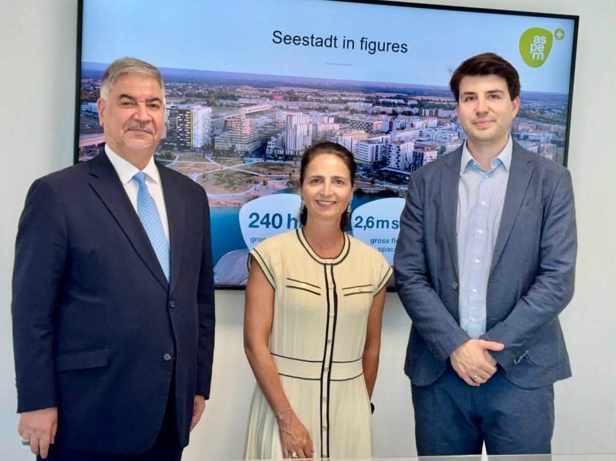 السفير العلوي يزور مشروع (مدينة Seestadt في فيينا) ويطّلع على تجربتها الرائدة كنموذج للتنمية الحضرية المستدامة.