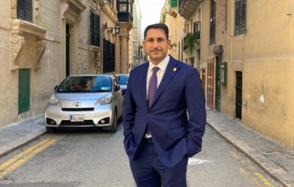 حين تُستدرج الأمم إلى معارك الهوية… من يربح ومن يخسر؟