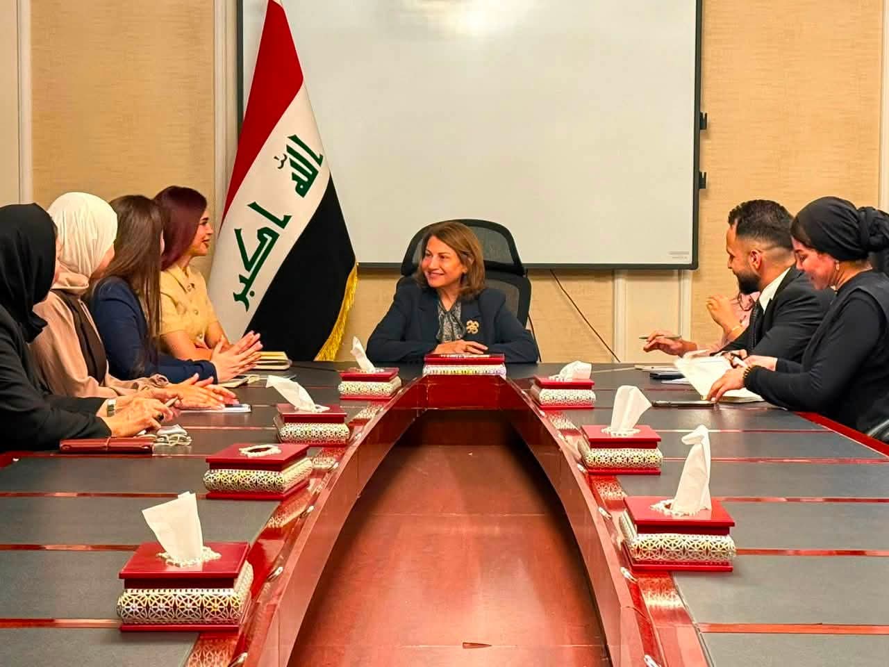 حزب الشمس يناقش مبادرة لحماية المرأة من التحرش والابتزاز الإلكتروني