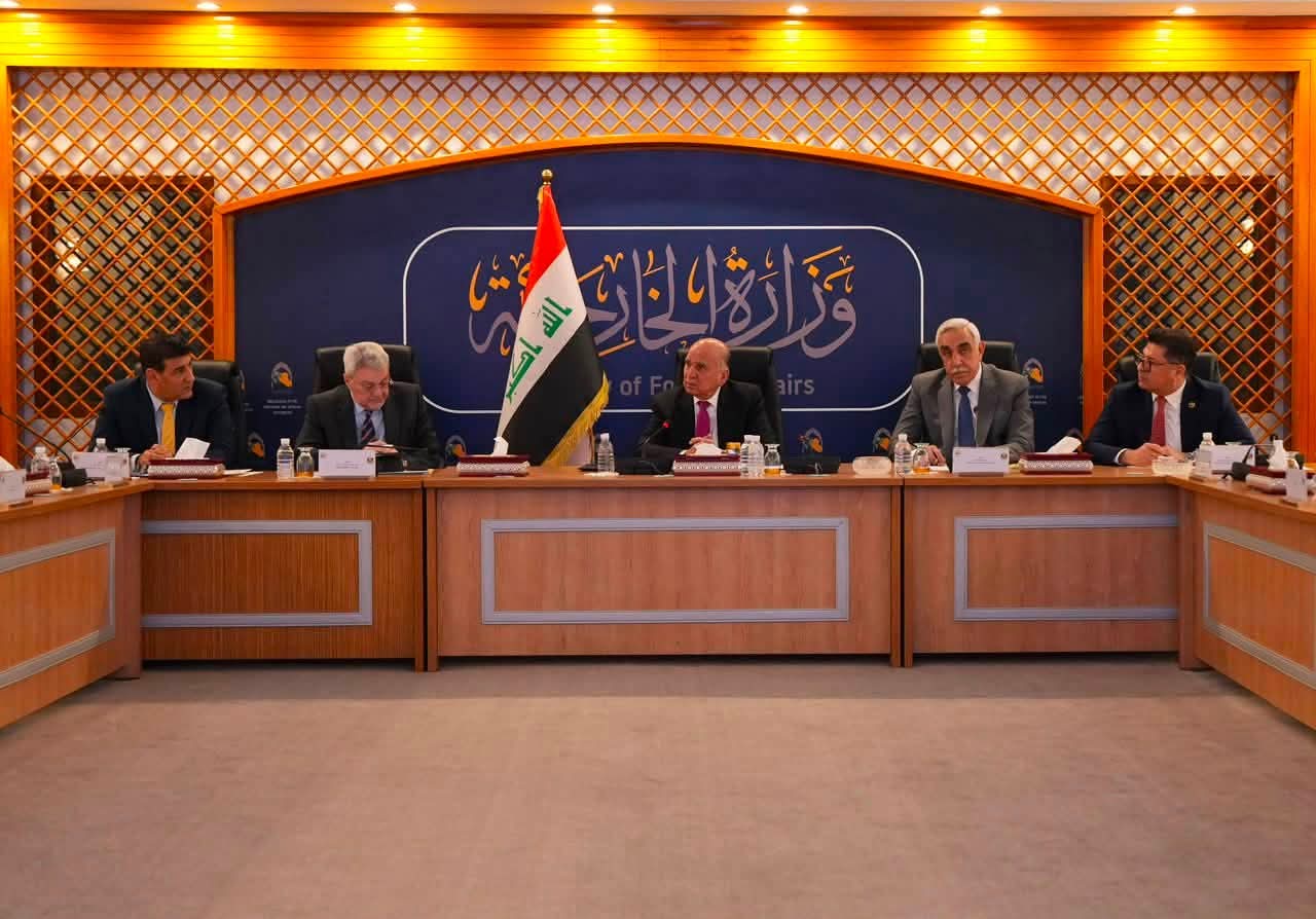 الخارجية العراقية تتحرك لإعادة هيكلة البعثات الدبلوماسية وترشيد الإنفاق.