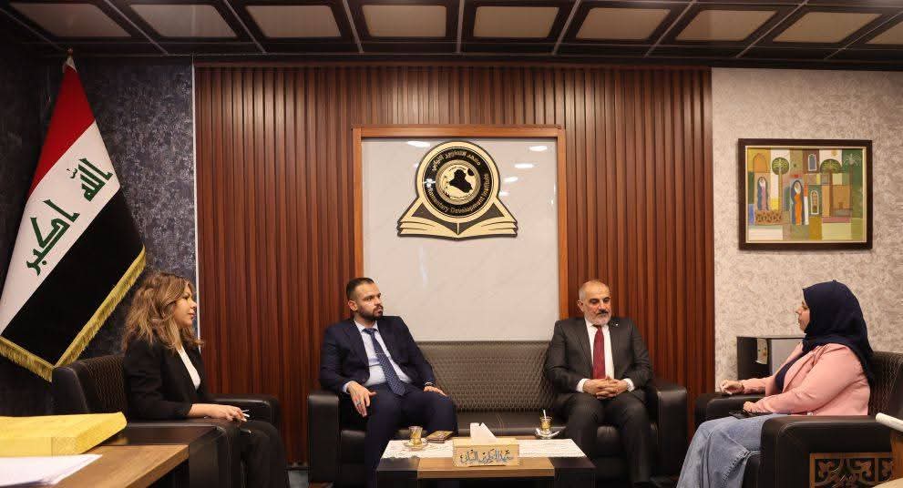 مدير عام معهد التطوير النيابي يبحث مع مؤسسة بريق الشمس آفاق التعاون المشترك وبناء القدرات..