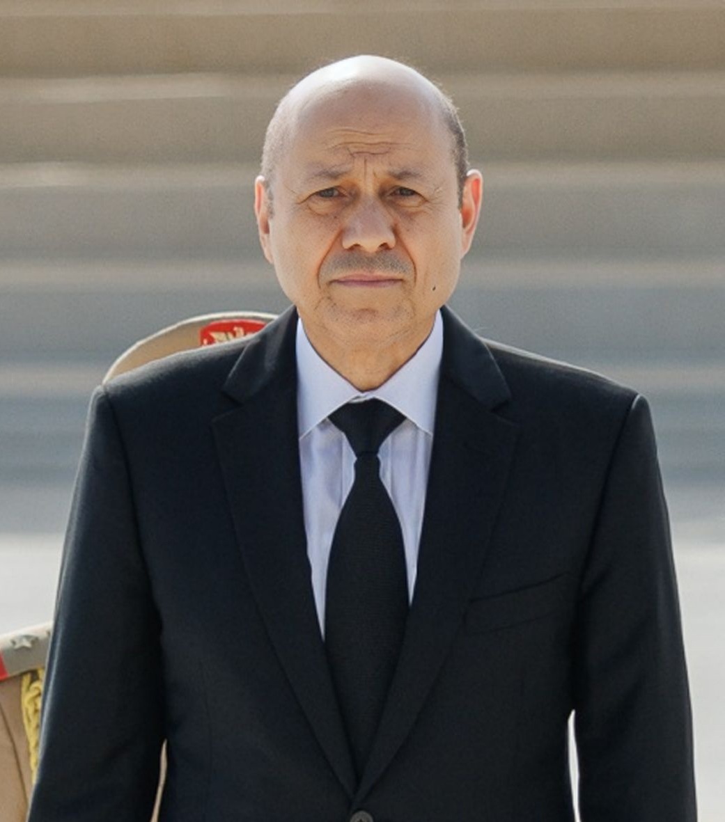 العليمي يدين هجوم الحوثيين على القصر الرئاسي في عدن ومقتل خمسة أشخاص وإصابة 16 آخرين